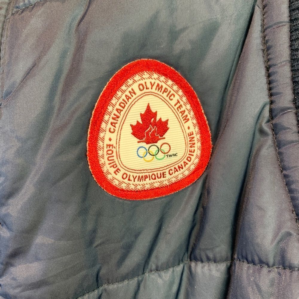𝅺HUDSON Bay Navy Olympic Vest - Picture 2 of 10